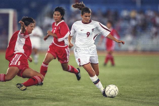 Soccer-Women Mia Hamm (USA) competing against China at the 1998 Goodwill Games Uniondale NY USA Copyright: xStevenxE..xSutton DUOMO PCNx SC1902 106027