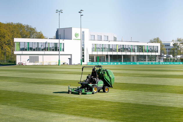 22 04 2020, xtgx, Consequences of the Corona Virus in Wolfsburg, the turf of the VfL Wolfsburg training ground is mowed The club prepares for the continuation of the Bundesliga season with non-public training sessions