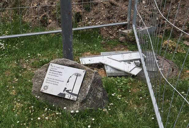 Construction site Eiskanal the area will be closed to passers-by for almost two years due to the reconstruction of the track for the canoe slalom WM 2022 Separation, fencing for the memorial stone for the Olympic Fire 1972