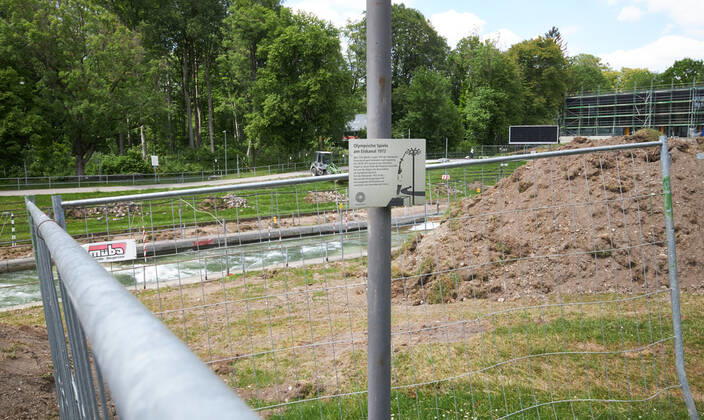 Construction site Eiskanal the area will be closed to passers-by for almost two years due to the reconstruction of the track for the canoe slalom WM 2022 Separation, fencing of the stele for the Olympic fire 1972