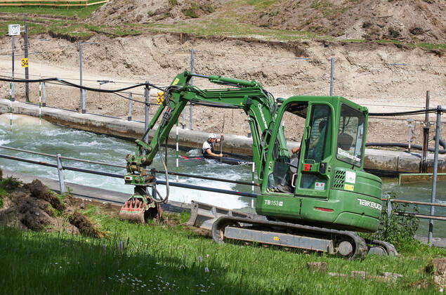 Construction site Eiskanal the area will be closed to passers-by for almost two years due to the reconstruction of the course for the canoe slalom WM 2022 For the time being the training of the canoeists continues