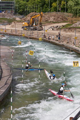 Construction site Eiskanal the area will be closed to passers-by for almost two years due to the reconstruction of the course for the canoe slalom WM 2022 For the time being the training of the canoeists continues
