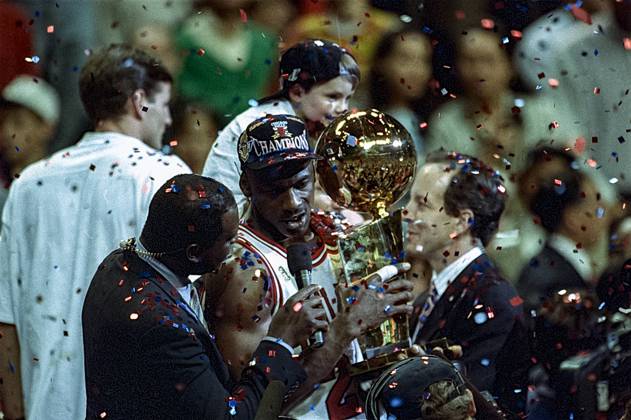 1997 NBA, Basketball Herren, USA Finals Michael Jordan and the Chicago Bulls defeat the Utah Jazz winning the 1997 NBA Finals is interviewed by Ahmad Rashad Chicago United Center Illinois United States Copyright: xDUOMO PCNx BK0803_107015