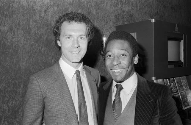 Pele Pele, Brazilian football player, with Franz Beckenbauer at Atari Deutschland Headquarters in Hamburg, Germany 1981 Brazilian football player Pele with Franz Beckenbauer at Atari Headquarters at Hamburg, Germany 1981 , Hamburg Hamburg Hamburg Deutschland Copyright HelmutxReiss UnitedArchives832000743 EDITORIAL USE ONLY Pele Pele Pele, Brazilian football player, with Franz Beckenbauer at Atari Deutschland Headquarters in Hamburg, Germany 1981 , Hamburg Hamburg Hamburg Deutschland Copyright HelmutxReiss UnitedArchives832000743 EDITORIAL USE ONLY Pele Pele Pele, Brazilian football player, with Franz Beckenbauer at Atari Deutschland Headquarters in Hamburg, Germany imago images 101720773
