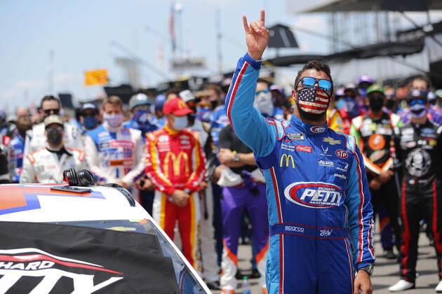 Bilder des Jahres 2020, Sport 06 Juni Sport Themen der Woche KW26 Sport Bilder des Tages June 22, 2020, Lincoln, Alabama, USA: Darrell Wallace, Jr (43) gets ready for the GEICO 500 at Talladega Superspeedway in Lincoln, Alabama. Lincoln USA - ZUMAa161 20200622_zaa_a161_028 Copyright: xStephenxA.xArcex