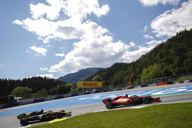 Motorsports: FIA Formula One World Championship, WM, Weltmeisterschaft 2020, Grand Prix of Austria, 3 Daniel Ricciardo (AUS, Renault DP World F1 Team), 5 Sebastian Vettel (GER, Scuderia Ferrari Mission Winnow), Spielberg Austria