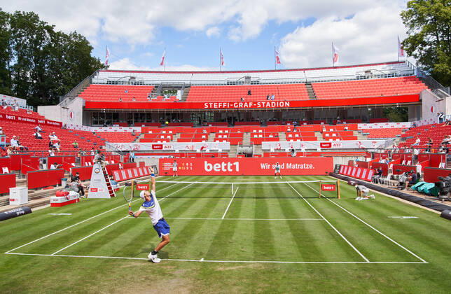 Jan-Lennard STRUFF (GER) in action in his match against Roberto BAUTISTA AGUT (ESP) at the Tennis bett1 ACES Tennis Tournament on grass in Berlin , July 13, 2020.