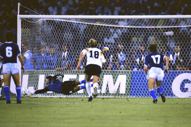 BREHME Andreas Team Germany convert the 11m for Germany against goalie Sergio Goycochea Team Germany World Champion FIFA World Cup 1990 in Italy Final Germany Argentina 1 0 on 08 07 1990 in Rome