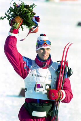 OLYMPIC LEGENDS: Thomas Alsgaard 940214 Winter Olympics 1994, Cross country skiing: Gold medalist Thomas Alsgaard of Norway celebrate after 30 km freestyle at The Winter Olympic Games, Olympische Spiele, Olympia, OS on February 14, 1994 in Lillehammer, Norway. BILDBYRAN  Copyright: BILDBYRAN BB940214BB007