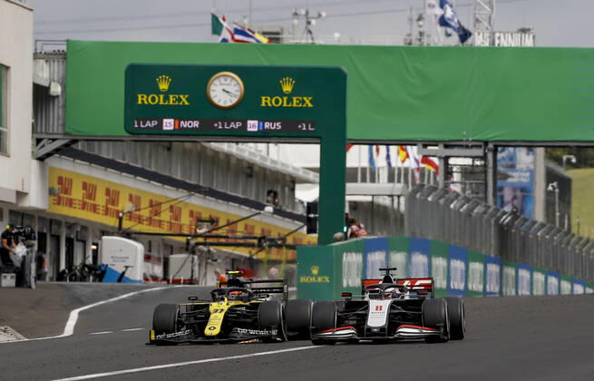 Motorsports: FIA Formula One World Championship, WM, Weltmeisterschaft 2020, Grand Prix of Hungary, 31 Esteban Ocon (FRA, Renault DP World F1 Team), 8 Romain Grosjean (FRA, Haas F1 Team), Budapest Hungary