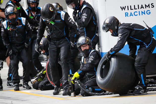 Motorsports: FIA Formula One World Championship, WM, Weltmeisterschaft 2020, Grand Prix of Hungary, Mechanic of Williams Racing Budapest Hungary