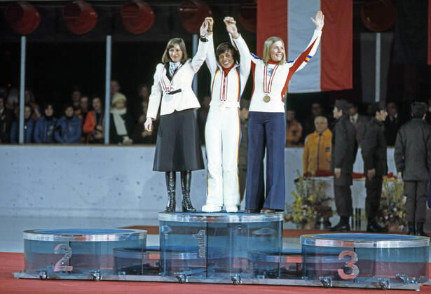 02 02 76 Olympia Innsbruck Austria, Innsbruck, 02 02 1976, Winter Olympia 1976 in Innsbruck Award ceremony Downhill from Brigitte Totschnig Austria , Rosi Mittermaier BRD , Cynthia Nelson USA