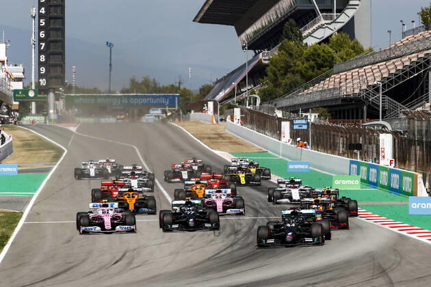 Motorsports FIA Formula One World Championship 2020, Grand Prix of Spain, Start, 44 Lewis Hamilton GBR, Mercedes AMG Petronas Formula One Team , 33 Max Verstappen NLD, Aston Martin Red Bull Racing , 4 Lando Norris GBR, McLaren F1 Team , 77 Valtteri Bottas FIN, Mercedes AMG Petronas Formula One Team , 23 Alexander Albon THA, Aston Martin Red Bull Racing , Barcelona Spain