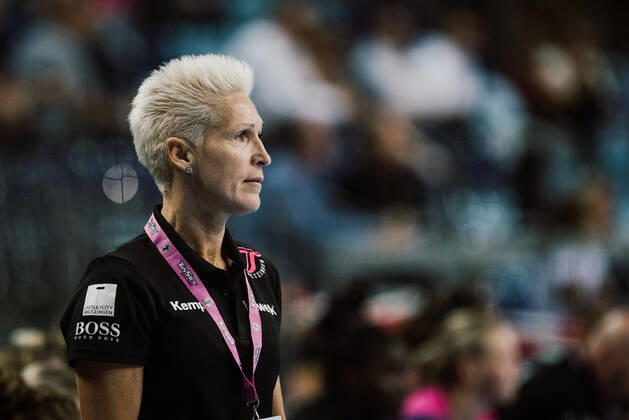 VfL Oldenburg vs. Tussies TuS Metzingen Edina Rott Tussies Metzingen, coach VfL Oldenburg vs. Copyright: xHelmerichs xEibner-Pressefotox EP_ths