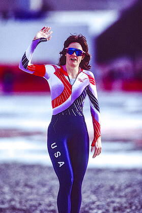 Speed skating, Eisschnelllauf Bonnie Blair Bonnie Blair (USA) wins the gold medal in the women s 1000m long track speed skating at the 1992 Olympic Winter games, Winterspiele,Spiele, Summer games Copyright: xPaulxJxSutton DUOMO PCNx SS0101_067573