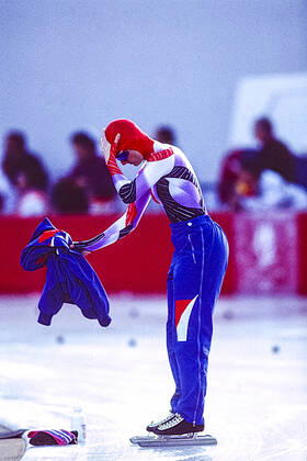 Archivbilder der Woche Sport KW41 Speed skating, Eisschnelllauf Bonnie Blair Bonnie Blair (USA) wins the gold medal in the women s 500m long track speed skating at the 1992 Olympic Winter games, Winterspiele,Spiele, Summer games Copyright: xPaulxJxSutton DUOMO PCNx SS0101_067582