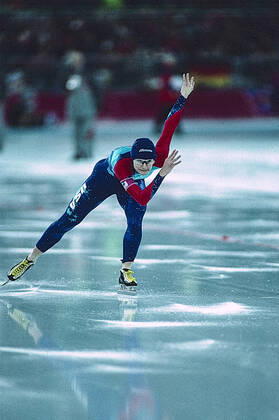 Speed skating, Eisschnelllauf Bonnie Blair Bonnie Blair (USA) wins the gold medal in the women s 1000m long track speed skating at the 1994 Olympic Winter games, Winterspiele,Spiele, Summer games Copyright: xPaulxJxSutton DUOMO PCNx SS0101_092757