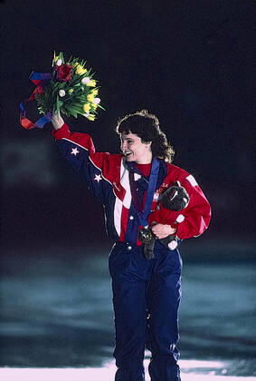 Speed skating, Eisschnelllauf Bonnie Blair Bonnie Blair (USA) wins the gold medal in the women s 1000m long track speed skating at the 1994 Olympic Winter games, Winterspiele,Spiele, Summer games Copyright: xPaulxJxSutton DUOMO PCNx SS0101_092762