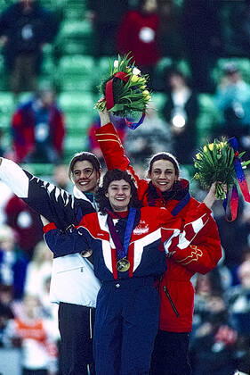 Speed skating, Eisschnelllauf Bonnie Blair Bonnie Blair (USA) wins the gold medal in the women s 500m long track speed skating with Susan Auch (CAN) silver medal winner and Franziska Schenk (GER) bronze at the 1994 Olympic Winter games, Winterspiele,Spiele, Summer games Copyright: xPaulxJxSutton DUOMO PCNx SS0101_092763