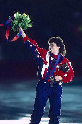 Speed skating, Eisschnelllauf Bonnie Blair Bonnie Blair (USA) wins the gold medal in the women s 1000m long track speed skating at the 1994 Olympic Winter games, Winterspiele,Spiele, Summer games Copyright: xPaulxJxSutton DUOMO PCNx SS0101_092764