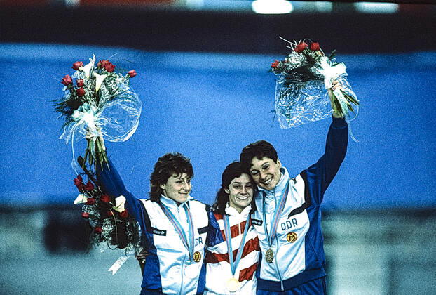 Speed skating, Eisschnelllauf Bonnie Blair Bonnie Blair (USA) wins the gold medal in the women s 500m long track speed skating with Christa Rothenburger (GDR) silver medal winner and Karin Kania (GDR) bronze at the 1998 Olympic Winter games, Winterspiele,Spiele, Summer games Calgary Olympic Oval Alberta Canada Copyright: xStevenxExxSutton DUOMO PCNx SS0102_002416