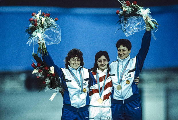 Speed skating, Eisschnelllauf Bonnie Blair Bonnie Blair (USA) wins the gold medal in the women s 500m long track speed skating with Christa Rothenburger (GDR) silver medal winner and Karin Kania (GDR) bronze at the 1998 Olympic Winter games, Winterspiele,Spiele, Summer games Calgary Olympic Oval Alberta Canada Copyright: xStevenxExxSutton DUOMO PCNx SS0102_064641