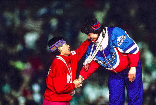 Speed skating, Eisschnelllauf Bonnie Blair Bonnie Blair (USA) wins the gold medal in the women s 1000m long track speed skating witn bronze medal winner Ye Qiaobo (CHN) at the 1992 Olympic Winter games, Winterspiele,Spiele, Summer games Copyright: xStevenxExxSutton DUOMO PCNx SS0102_067584