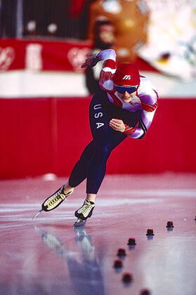 Speed skating, Eisschnelllauf Bonnie Blair Bonnie Blair (USA) wins the gold medal in the women s 1000m long track speed skating at the 1992 Olympic Winter games, Winterspiele,Spiele, Summer games Albertville L anneau de vitesse France Copyright: xDUOMO PCNx SS0103_067529