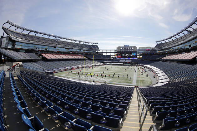 FOXBOROUGH, MA - OCTOBER 18: A general view of Gillette Stadium as the players begin to warm up before a game between the New England Patriots and the Denver Broncos on October 18, 2020, at Gillette Stadium in Foxborough, Massachusetts. (Photo by Fred Kfoury III Icon Sportswire) NFL, American Football Herren, USA OCT 18 Broncos at Patriots Icon482201018046