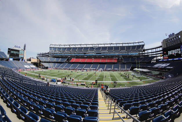 FOXBOROUGH, MA - OCTOBER 18: A general view of Gillette Stadium as players begin to warm up before a game between the New England Patriots and the Denver Broncos on October 18, 2020, at Gillette Stadium in Foxborough, Massachusetts. (Photo by Fred Kfoury III Icon Sportswire) NFL, American Football Herren, USA OCT 18 Broncos at Patriots Icon482201018048