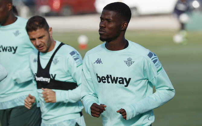 Entrenamiento del Betis. En la imagen, Paul. Betis training session. In this picture, Paul.
