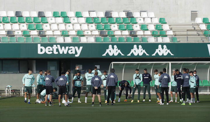 Entrenamiento del Betis. En la imagen, Pellegrini. Betis training session. In this picture, Pellegrini.