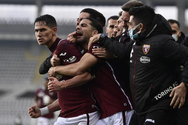 Bilder des Jahres 2020, Sport 11 November Sport Themen der Woche KW44 Sport Bilder des Tages Photo LaPresse - Fabio Ferrari November 01, 2020 Turin, Italy soccer EXCLUSIVE TORINO FC Torino Fc vs SS Lazio - Italian Football Championship League A TIM 2020 2021 - "Olimpico Grande Torino" stadium. In the pic:Sasa Lukic (Torino Fc); celebrates after gol 3-2 Copyright: xFabioxFerrari LaPressex