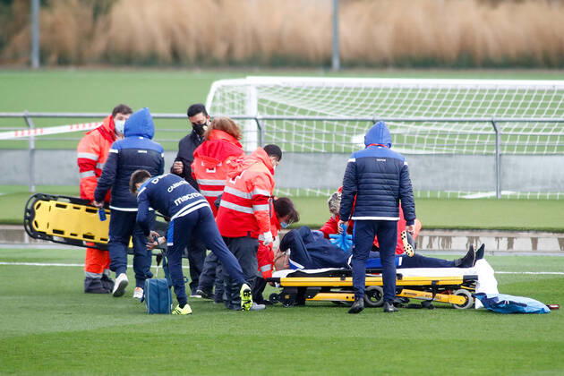 November 4, 2020, Valdebebas, MADRID, SPAIN: Francisco Martinez, goalkeeping coach of Deportivo, suffers an injury during the warm up of the spanish women league, Primera Iberdrola, football match played between Real Madrid and RC Deportivo de la Coruna Abanca at Ciudad Deportiva Real Madrid on November 04, 2020, in Valdebebas, Madrid, Spain. Valdebebas SPAIN - ZUMAa181 20201104_zaa_a181_006 Copyright: xOscarxJ.xBarrosox