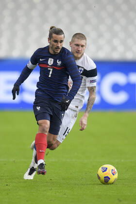 GRIEZMANN ANTOINE (France) vs JONI KAUKO (FINLANDE) FOOTBALL : France vs Finlande - Match Amical - stade de France - 11 11 2020 JBAutissier Panoramic 