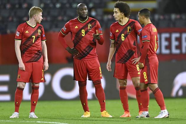 LEUVEN, BELGIUM - NOVEMBER 15 : Romelu Lukaku forward of Belgium and Kevin De Bruyne forward of Belgium talking to Youri Tielemans midfielder of Belgium during the UEFA Nations League match group stage final tournament - League A - Group 2 between Belgium and England on November 15, 2020 in Leuven, Belgium, 15 11 2020 ( Photo by Nico Vereecken Photo News FOOTBALL : UEFA Nations League - League A - Group 2 - Belgique vs Angleterre - 15 11 2020 PHOTONEWS PANORAMIC 