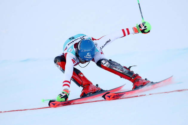 Bilder des Jahres 2021, Sport 01 Januar Sport Themen der Woche KW01 Sport Bilder des Tages ALPINE SKIING - FIS WC Adelboden ADELBODEN,SWITZERLAND,10.JAN.21 - ALPINE SKIING - FIS World Cup, slalom, men. Image shows Marco Schwarz (AUT). Keywords: finish. GEPAxpictures xMaticxKlansek