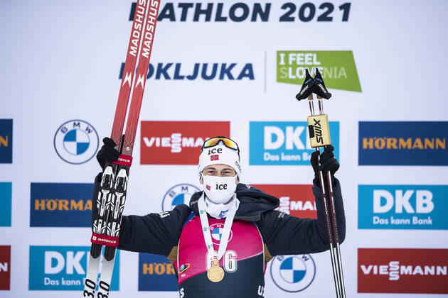 210217 Sturla Holm Laegreid of Norway celebrates with his gold medal after winning Men s 15 km Individual Competition during the IBU Biathlon World Championships on February 17, 2021 in Pokljuka Photo Joel Marklund BILDBYRAN kod JM JM0077 bbeng skidskytte biathlon skiskyting skidskytte vm vm ibu world championships biathlon world championships individual distanslopp distans jubel norge guld, Copyright: JOELxMARKLUND BB210217JM101
