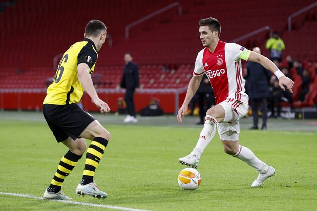AMSTERDAM , 11}-03-2021 , Johan Cruijff Arena , Dutch football , Europa League , round of sixteen first leg , season 2020 2021. (R-L) Ajax player Dusan Tadic and Young Boys player Silvan Hefti during the match Ajax vs Young Boys Ajax - Young Boys  x11071416x Copyright: