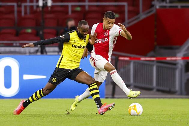 AMSTERDAM , 11-03-2021 , Johan Cruijff Arena , Dutch football , Europa League , round of sixteen first leg , season 2020 2021. (L-R) Young Boys player Nicolas Moumi Ngamaleu and Ajax player David Neres during the match Ajax vs Young Boys Ajax - Young Boys  x11072365x Copyright: