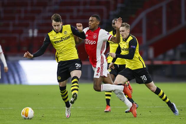 AMSTERDAM , 11-03-2021 , Johan Cruijff Arena , Dutch football , Europa League , round of sixteen first leg , season 2020 2021. (L-R) Young Boys player Sandro Lauper, Ajax player Ryan Gravenberch and Young Boys player Michel Aebischer during the match Ajax vs Young Boys Ajax - Young Boys  x11072392x Copyright: