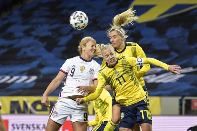 L R Lindsey Horan of USA, Caroline Seger and Linda Sembrant of Sweden in action during a friendly international soccer match between Sweden and USA at Friends Arena in Stockholm, Sweden, on Saturday April 10, 2021 Photo Janerik Henriksson TT kod 10010 SWEDEN OUT STOCKHOLM SWEDEN SOCCER x10010x,  Copyright: xJanerikxHenriksson TTx SOCCER SWEDEN-USA