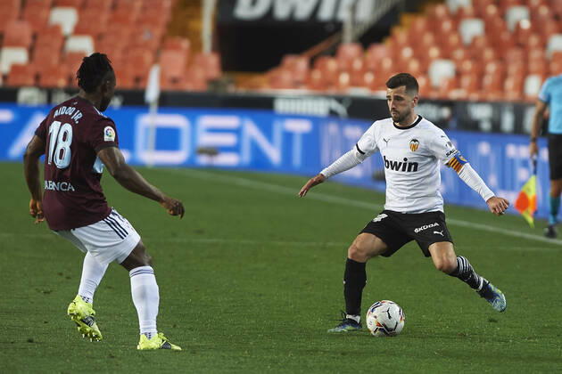 20 02 2021, Valencia, Spain, Mestalla, FC Valencia vs Celta Vigo La Liga, Jose Luis Gaya FC Valencia and Joseph Aidoo Celta Vigo in duel Photo EU Images Online in match use limited to 45 images 15 in extra time Valencia Mestalla Spain  eu-images-584
