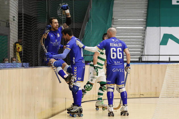 Sporting CP v OC Barcelos - Rink Hockey 1st Division Playoff Rafael Lourenco celebrates with teammates during the Rink Hockey playoffs 1st leg between Sporting CP and OC Barcelos, at Pavilhao Joao Rocha, Lisboa, Portugal, 08, May, 2021 Lisbon Portugal rico-sporting210508_npfA7 Copyright: xJoaoxRicox