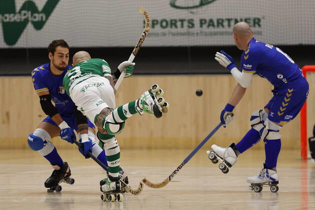Sporting CP v OC Barcelos - Rink Hockey 1st Division Playoff Pedro Gil shoots to goal and scores during the Rink Hockey playoffs 1st leg between Sporting CP and OC Barcelos, at Pavilhao Joao Rocha, Lisboa, Portugal, 08, May, 2021 Lisbon Portugal rico-sporting210508_np7Sp Copyright: xJoaoxRicox