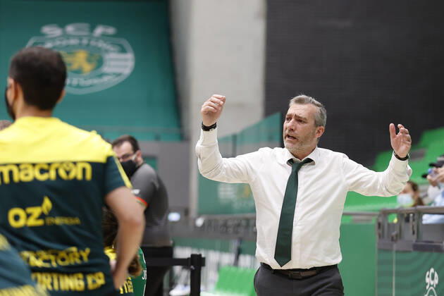 Sporting CP v OC Barcelos - Rink Hockey 1st Division Playoff Coach Paulo Freitas in anger during the Rink Hockey playoffs 1st leg between Sporting CP and OC Barcelos, at Pavilhao Joao Rocha, Lisboa, Portugal, 08, May, 2021 Lisbon Portugal rico-sporting210508_npGAF Copyright: xJoaoxRicox
