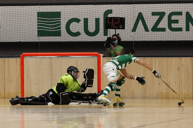 Sporting CP v OC Barcelos - Rink Hockey 1st Division Playoff Ferran Font faces Constantino Acevedo during the Rink Hockey playoffs 1st leg between Sporting CP and OC Barcelos, at Pavilhao Joao Rocha, Lisboa, Portugal, 08, May, 2021 Lisbon Portugal rico-sporting210508_npC8v Copyright: xJoaoxRicox
