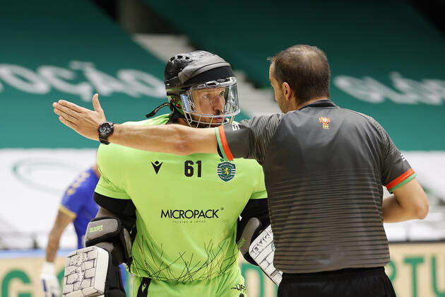 Sporting CP v OC Barcelos - Rink Hockey 1st Division Playoff Angelo Girao discusses with referee during the Rink Hockey playoffs 1st leg between Sporting CP and OC Barcelos, at Pavilhao Joao Rocha, Lisboa, Portugal, 08, May, 2021 Lisbon Portugal rico-sporting210508_npT0A Copyright: xJoaoxRicox