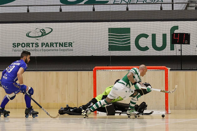 Sporting CP v OC Barcelos - Rink Hockey 1st Division Playoff Pedro Gil, deceives and scores during the Rink Hockey playoffs 1st leg between Sporting CP and OC Barcelos, at Pavilhao Joao Rocha, Lisboa, Portugal, 08, May, 2021 Lisbon Portugal rico-sporting210508_npVIr Copyright: xJoaoxRicox