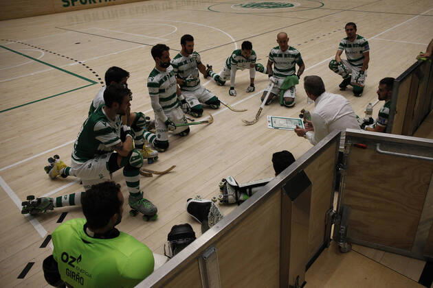Sporting CP v OC Barcelos - Rink Hockey 1st Division Playoff Sporting CP team round his coach before overtime initiates during the Rink Hockey playoffs 1st leg between Sporting CP and OC Barcelos, at Pavilhao Joao Rocha, Lisboa, Portugal, 08, May, 2021 Lisbon Portugal rico-sporting210508_npany Copyright: xJoaoxRicox